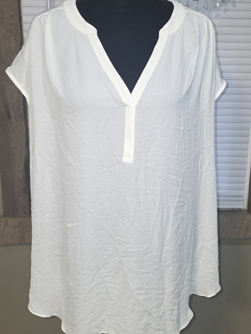 Worthington White V-Neck Short Sleeve Blouse